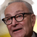 Chuck Schumer elogia Trump por ajudar a libertar os 'últimos reféns vivos' detidos pelo Hamas