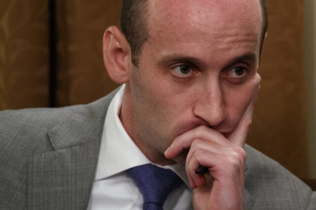 Clipes da semana: auto-sabotagem do Partido Republicano e Stephen Miller nos assusta

