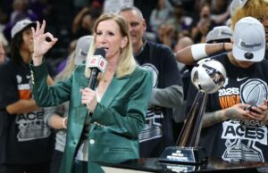 Comissário da WNBA recebido com fortes vaias durante cerimônia do troféu do campeonato Aces A comissária da WNBA, Cathy Engelbert, foi abafada por vaias ao entregar aos Ases o troféu do campeonato após a vitória decisiva sobre o Mercury na final da WNBA em 10 de outubro de 2025.