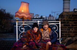 Como os cineastas de ‘Central Elétrica’ acamparam em seus telhados no inverno para arrecadar fundos para painéis solares para sua vizinhança Como os cineastas de 'Central Elétrica' acamparam em seus telhados no inverno para arrecadar fundos para painéis solares para sua vizinhança