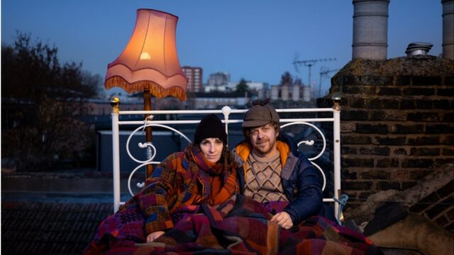 Como os cineastas de 'Central Elétrica' acamparam em seus telhados Como os cineastas de 'Central Elétrica' acamparam em seus telhados no inverno para arrecadar fundos para painéis solares para sua vizinhança