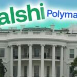 As especulações de paralisação do governo agora são as principais apostas em Kalshi e Polymarket. Uma foto da Casa Branca com os logotipos “Kalshi” e “Polymarket” em texto grande acima contra um céu turquesa.