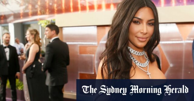 Controle de solo para Kim Kardashian: já estivemos na lua Kim Kardashian expressou dúvidas sobre o pouso na Lua em um episódio recente de TV.