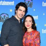 Courtney Ford, de Legends of Tomorrows, lança luz sobre o divórcio amigável de Brandon Routh