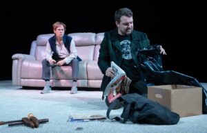 Crítica da Broadway de ‘Little Bear Ridge Road’: Laurie Metcalf é nosso maior mesquinho que encanta Crítica da Broadway de 'Little Bear Ridge Road': Laurie Metcalf é nosso maior mesquinho que encanta