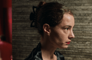 Crítica de ‘Kika’: um drama silenciosamente radical sobre trabalho sexual transforma a sobrevivência em auto-reinvenção subversiva Crítica de 'Kika': um drama silenciosamente radical sobre trabalho sexual transforma a sobrevivência em auto-reinvenção subversiva