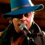 D'Angelo, vocalista vencedor do Grammy cujo 'Brownish Sugar' introduziu o movimento neo-soul, falece aos 51 anos