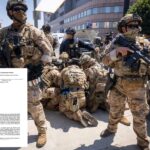 Membros da Polícia Aduaneira de Proteção à Fronteira dos EUA derrubam um homem no chão durante uma prisão no Edward R. Roybal Center e no Federal Building, no centro de Los Angeles, em 10 de junho de 2025.