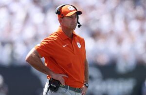 Dabo Swinney, de Clemson, fornece atualização preocupante sobre lesões de Bryant Wesco Clemson Tigers head coach Dabo Swinney