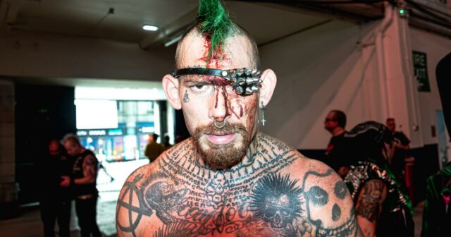 Das multidões do McDonald's às academias de Whittier, o KnuckleHeadz Hard Rock Battle Club muda vidas 

