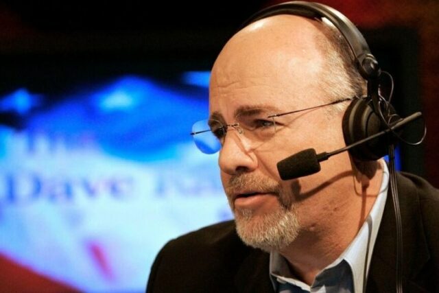 Dave Ramsey informa mulher sobre a renda de US $ Dave Ramsey informa mulher sobre a renda de US $ 100 mil, confiada a 20 acres e 6 animais de estimação: 'Você continua com uma sorte inesperada de meio milhão de dólares'