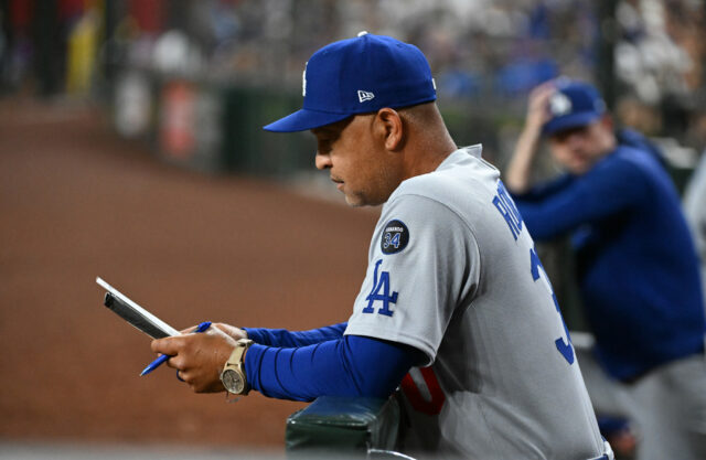 Dave Roberts, de Dodgers, elogia o jogador surpreendente como 'herói desconhecido' 

