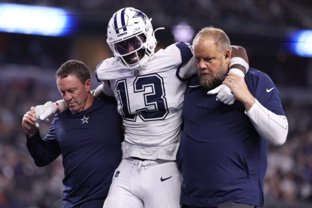 Cowboys LB DeMarvion exibido