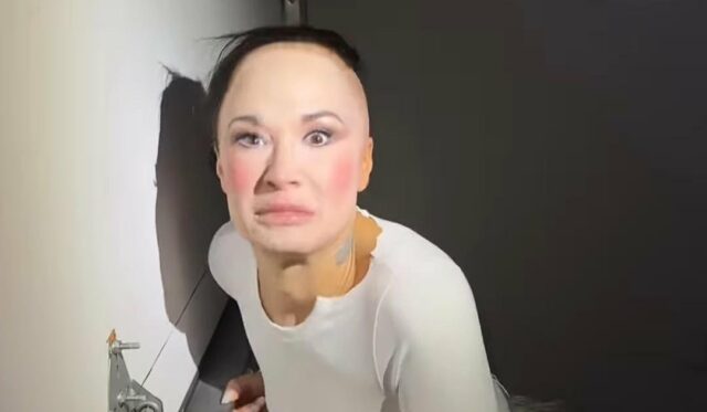 Demi Lovato se transforma hilariantemente em seu meme viral ‘Poot’ Demi Lovato se veste divertidamente como seu Meme Poot para o Halloween 001