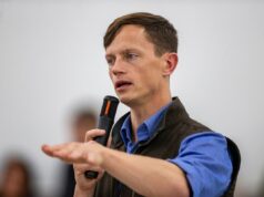 Democrata lidera republicano para governador no estado Trump venceu três vezes – pesquisa Democrata lidera republicano para governador no estado Trump venceu três vezes – pesquisa