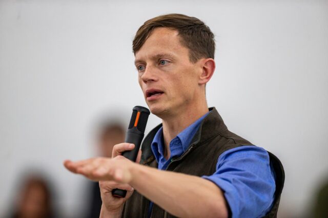 Democrata lidera republicano para governador no estado Trump venceu três Democrata lidera republicano para governador no estado Trump venceu três vezes – pesquisa