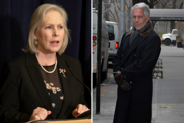 Democratas do Senado se apegam ao dinheiro de Epstein enquanto Jeffrey Epstein está parado na calçada, vestindo um longo casaco escuro, jeans e luvas marrons.