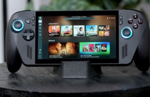 Depoimento do ROG Xbox Ally X em andamento: segure um Xbox na mão ROG Xbox Ally X na mão do jogador