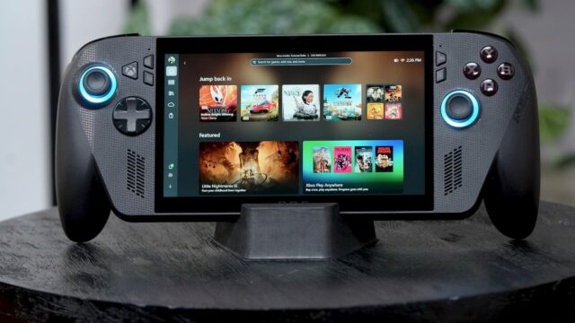 ROG Xbox Ally X na mão do jogador