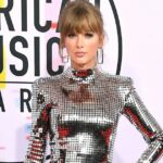 Desenvolvimento de design brilhante de Taylor Swift: fendas altas da coxa, estética pura, extra