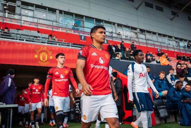 Diego Leon classifica o gol maravilhoso para o Male Utd ícone de correio