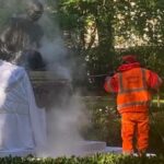 Diplomatas indianos condenam o vandalismo 'vergonhoso' da estátua de Gandhi
