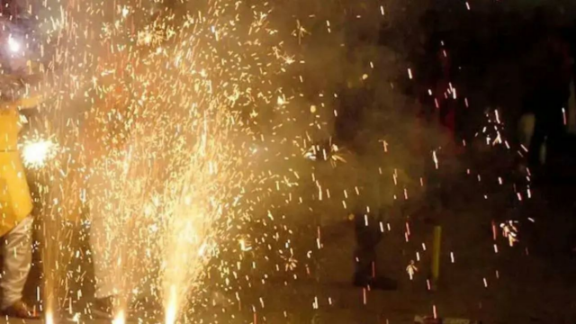 Diwali: documentos de Mumbai compartilham resultados perigosos da poluição sonora Diwali: documentos de Mumbai compartilham resultados perigosos da poluição sonora causada por fogos de artifício