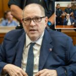 Dois jurados no julgamento de Harvey Weinstein em Nova York afirmam que foram ameaçados por outros jurados para condenar: 'Lamento o veredicto'