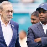 Dolphins e GM Chris Grier concordam em se separar mutuamente em meio a uma temporada desastrosa