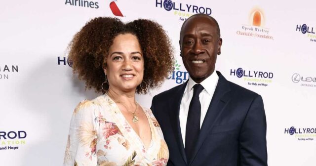 Don Cheadle faz comentários raros sobre romance privado com a esposa Bridgid Coulter