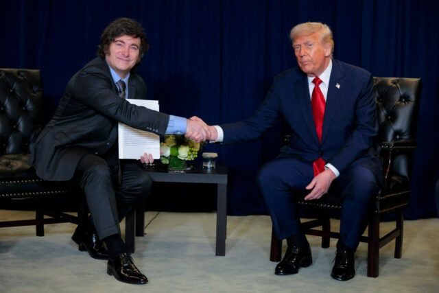 Donald Trump consulta Javier Milei enquanto a raiva se expande pelo resgate da Argentina 

