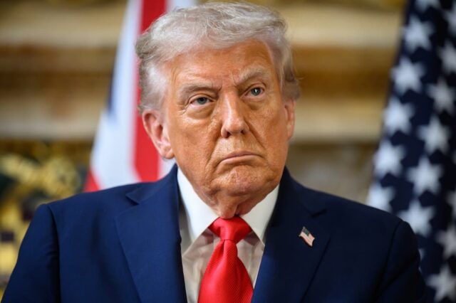 Donald Trump promete utilizar o fechamento para 'limpar a madeira morta' 

