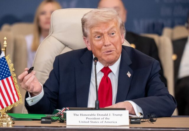 Donald Trump publica videoclipe de novo ataque a embarcações na Venezuela 


