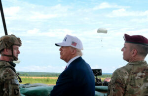 Donald Trump toma medidas para pagar tropas dos EUA apesar da paralisação da ‘esquerda radical’ de Schumer Donald Trump toma medidas para pagar tropas dos EUA apesar da paralisação da 'esquerda radical' de Schumer