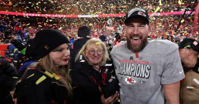 Donna Kelce comemora a celebração de aniversário de Travis Kelce com 'Opalite' de Taylor Swift 

