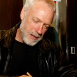 Drew Struzan, músico que desenvolveu cartazes de filmes renomados para Spielberg, Lucas e Del Toro, falece aos 78 anos