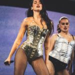 Dua Lipa, Sofisticate de boate de Pop, experimenta sua 'perspectiva positiva radical' no fórum de discussão