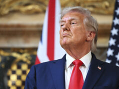 O regime de Trump não vai parar de tentar ferrar outro Comey Cartoon de Clay Bennett