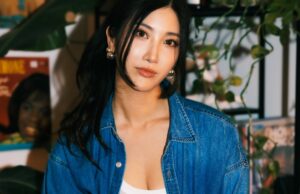 EJAE, vocalista de ‘KPop Devil Hunters’, fala sobre seu lançamento solitário de ‘In One More Globe’, Future Songs e Not Being ‘Boxed Into Being a K-Pop Musician’ EJAE, vocalista de 'KPop Devil Hunters', fala sobre seu lançamento solitário de 'In One More Globe', Future Songs e Not Being 'Boxed Into Being a K-Pop Musician'