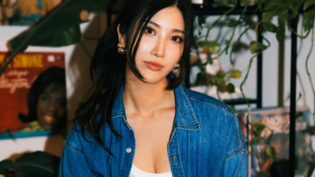 EJAE, vocalista de 'KPop Devil Hunters', fala sobre seu lançamento solitário de 'In One More Globe', Future Songs e Not Being 'Boxed Into Being a K-Pop Musician' 


