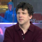 Jesse Eisenberg como Mark Zuckerberg em