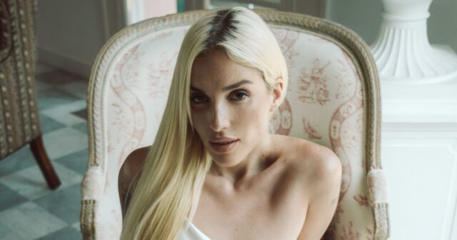 Ela escreveu músicas para Bad Bunny e Selena Gomez. Agora Abençoado verão