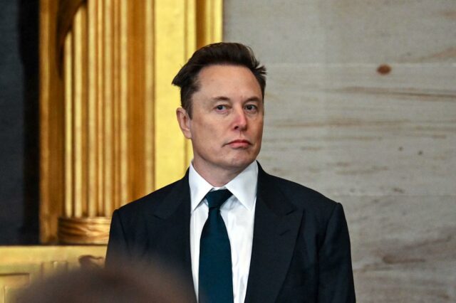 Elon Musk experimenta êxodo em massa de funcionários em todas as 5 empresas: 'A única constante ... é exatamente o quão rápido ele derrete com substituições' 

