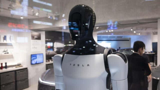 Elon Musk quer US$ 1 trilhão para gerenciar o exército robótico da Tesla 

