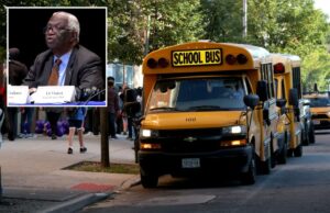 Empresas de ônibus escolares de Nova York planejam demitir trabalhadores e encerrar o serviço para 150 mil alunos em disputa contratual Empresas de ônibus escolares de Nova York planejam demitir trabalhadores e encerrar o serviço para 150 mil alunos em disputa contratual