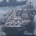 Enorme navio de guerra dos EUA perde duas aeronaves em 30 minutos de acidente