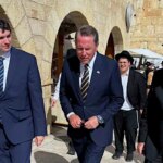Enviado escolhido por Trump para liberdade religiosa visita a Terra Santa e cita forte vínculo EUA-Israel