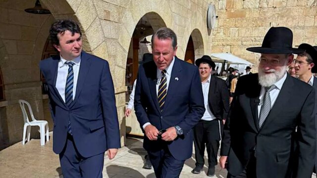 Enviado escolhido por Trump para liberdade religiosa visita a Terra Santa e cita forte vínculo EUA-Israel

