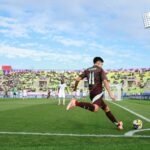 Gilberto Mora drible para o México U20.