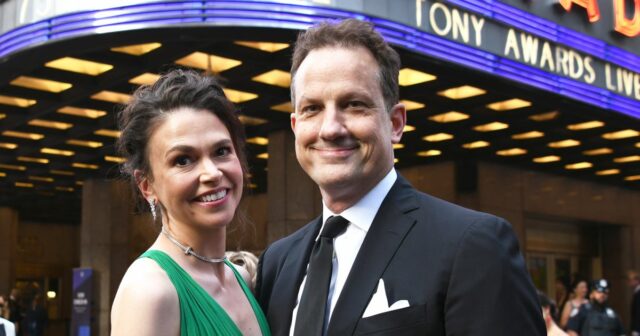 Esse é o ex-marido de Sutton Foster, Ted? O que Quem é Sutton Foster, ex-marido, Ted Griffin